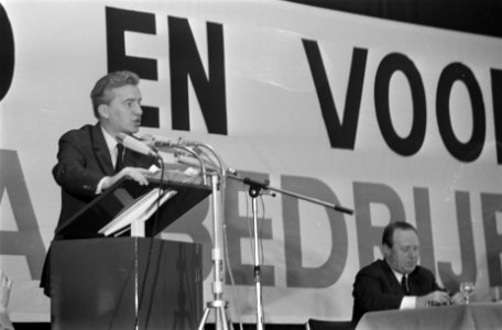 Metaalarbeiders van het NVV bijeen in Utrecht i.v.m. nieuwe CAO A. Kloos (voorzi, Bestanddeelnr 921-9187
