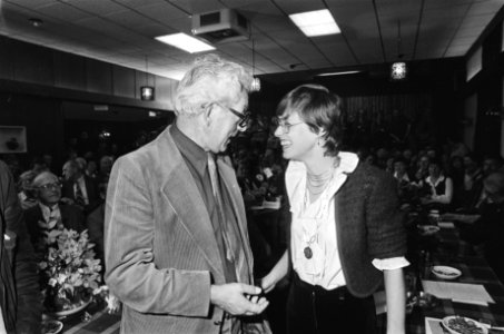 Mevrouw H. Jagersma wordt als eerste communistische burgemeester in Nederland i…, Bestanddeelnr 932-0839