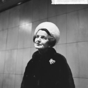 Mevrouw Kennedy (moeder van wijlen president Kennedy) op Schiphol, Bestanddeelnr 917-2180