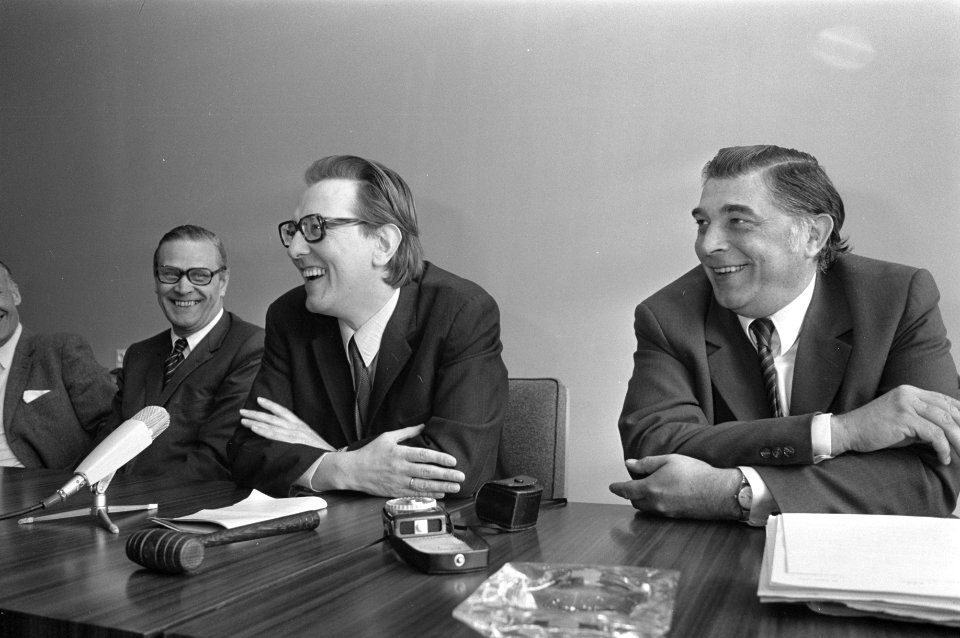 Metaal CAO-overleg olv prof Goudswaard voortgezet, vlnr Prins (werkgever, Bestanddeelnr 926-3074