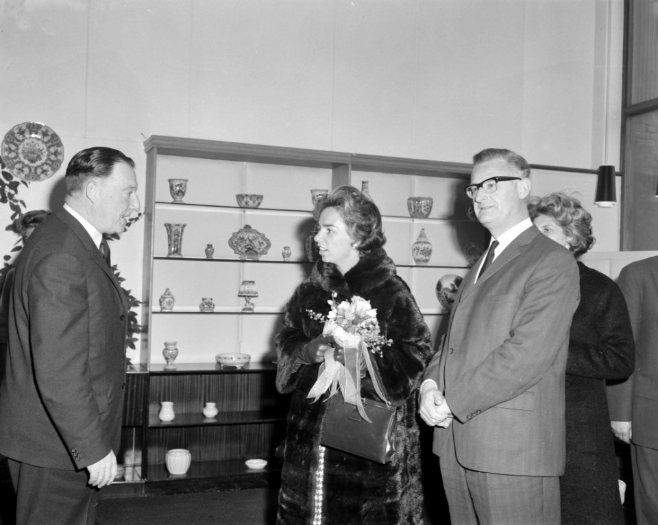 Mevrouw Kennedy bezoekt Costuummuseum te Den Haag, Bestanddeelnr 913-5655