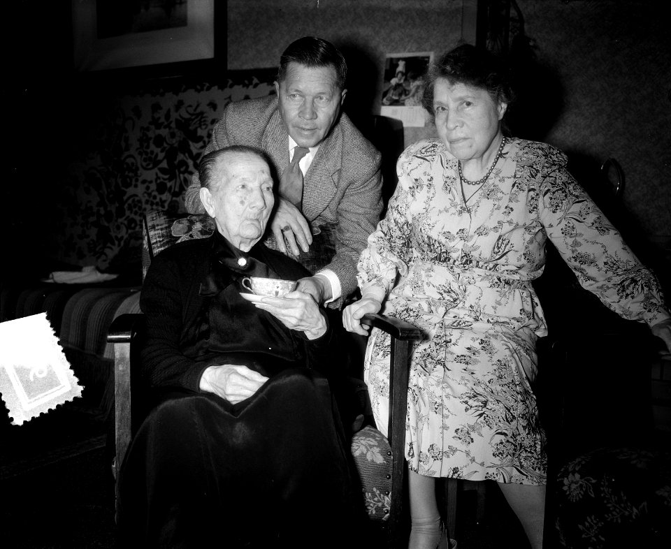 Mevrouw J. J. de Calonne Meister Den Haag 10 november 106 jaar, Bestanddeelnr 907-4226