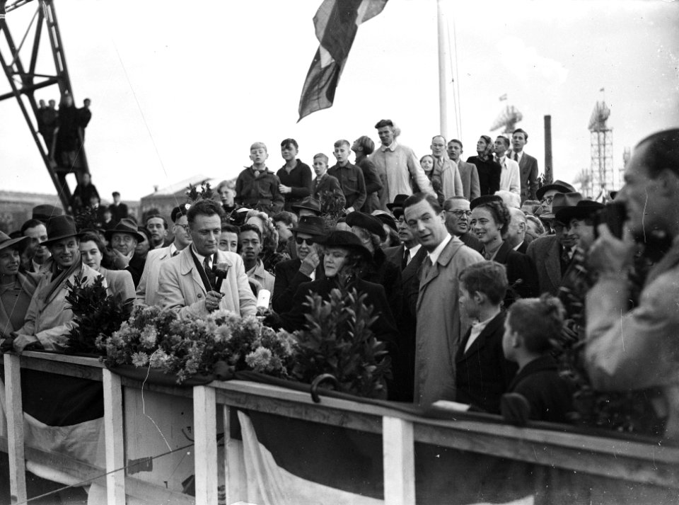 Mevrouw De Boer verricht de tewatelating, Bestanddeelnr 902-4192