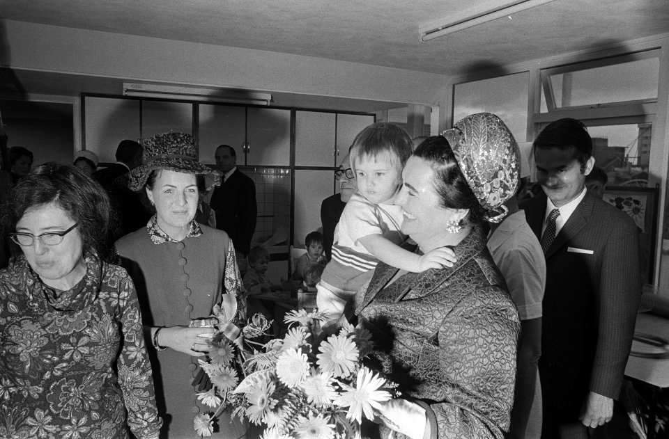Mevrouw Broz en Prinses Margriet bezoeken het Emma Kinderziekenhuis, Bestanddeelnr 923-9472