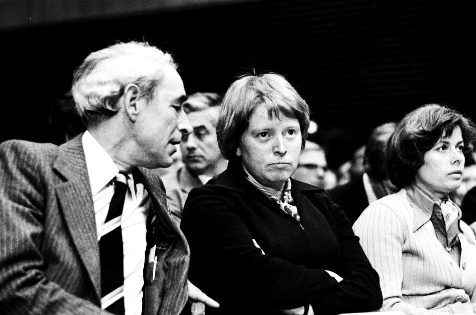 Mevrouw Kappeijne van de Copello (rechts) en Keja, Bestanddeelnr 930-2233