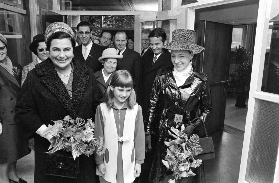 Mevrouw Broz en Prinses Margriet bezoeken het Emma Kinderziekenhuis, Bestanddeelnr 923-9470