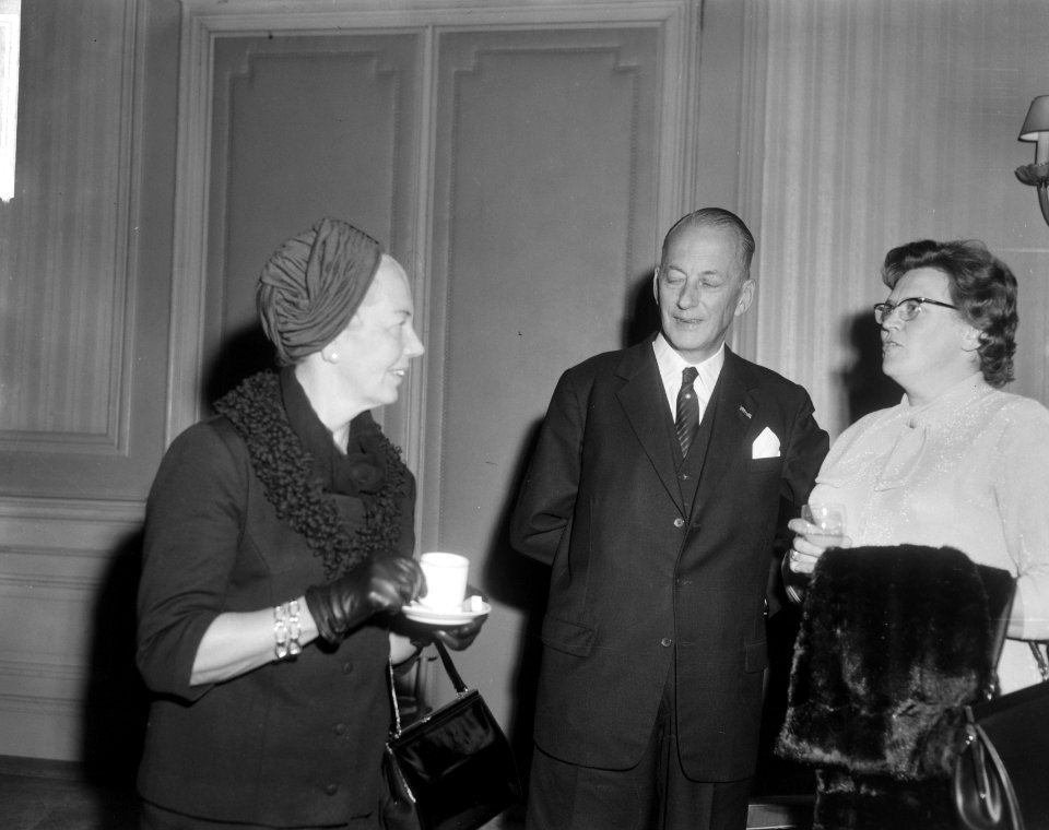 Mevrouw Van Hall, echtgenote van de burgemeester van Amsterdam Gijsbert Van Hall, Bestanddeelnr 918-3137