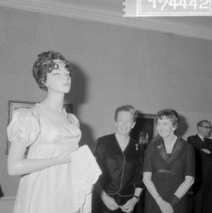 Mevrouw Van Hall Nijhof tentoonstelling Binnen zonder kloppen in de pruikentijd, Bestanddeelnr 917-4442