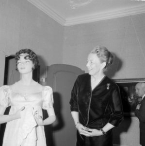 Mevrouw Van Hall Nijhof tentoonstelling Binnen zonder kloppen in de pruikentijd, Bestanddeelnr 917-4441
