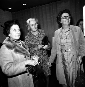 Mevrouw Allende in Nederland aangekomen v.l.n.r. op Schiphol mevrouw Allende, m, Bestanddeelnr 927-1732
