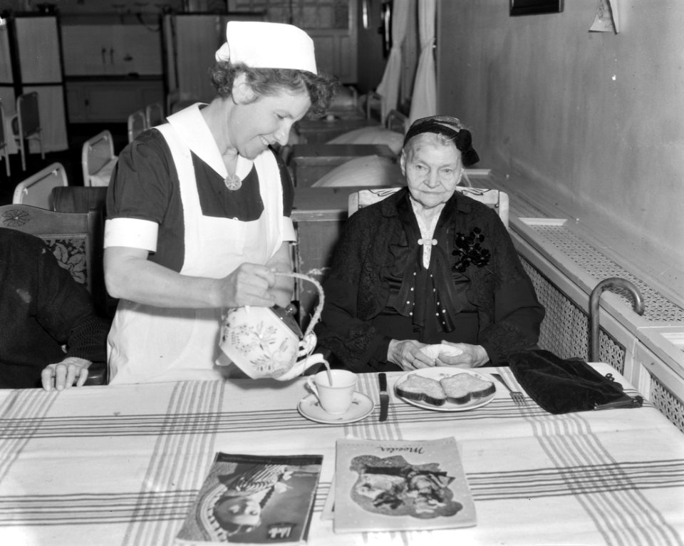 Mevrouw Abrahams Gupfert Amsterdam 100 jaar, Bestanddeelnr 905-2781