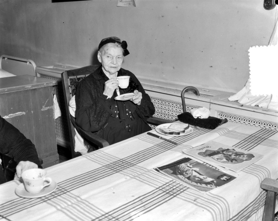 Mevrouw Abrahams Gupfert Amsterdam 100 jaar, Bestanddeelnr 905-2782