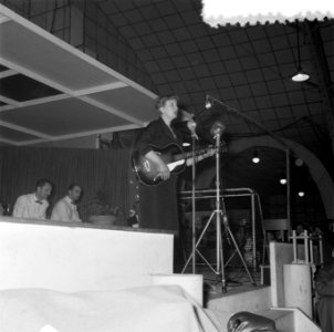 Mevr J de Boer-Spoelstra uit Harlingen op de huishoudbeurs in het RAI-gebouw t, Bestanddeelnr 908-4545