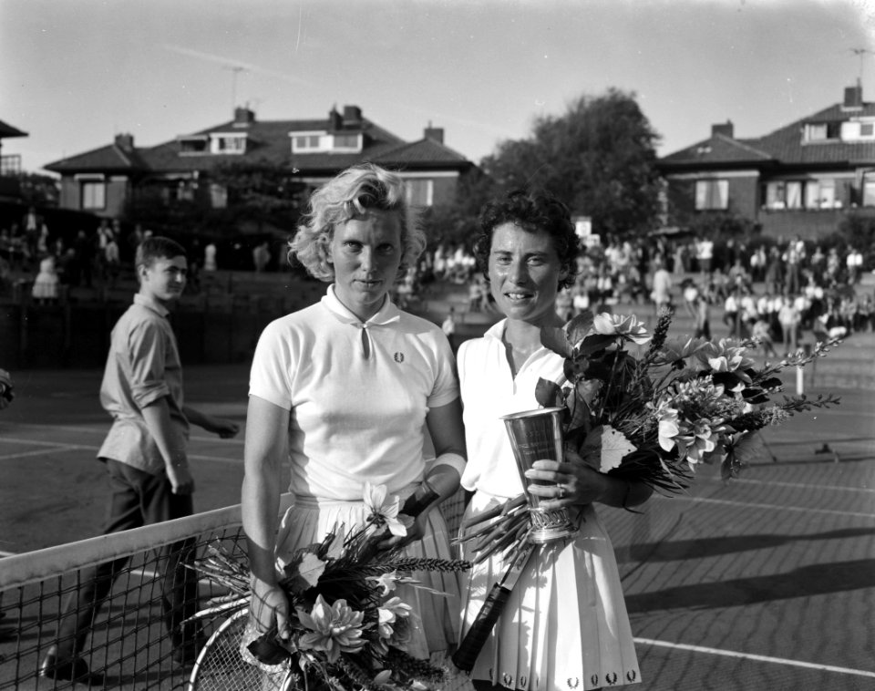 Mevrouw Eva de Jong en mevrouw Baars, Bestanddeelnr 914-2197
