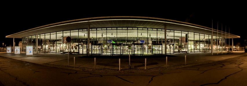 Messe Dresden - Eingang bei Nacht