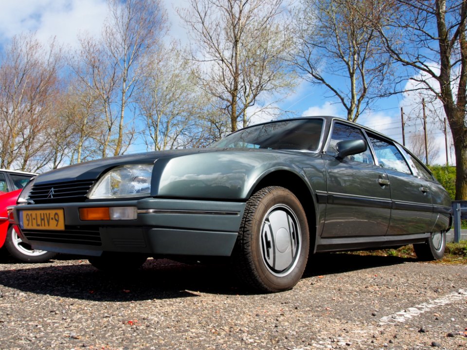Metalic silver gray 1986 Citroën CX pic3