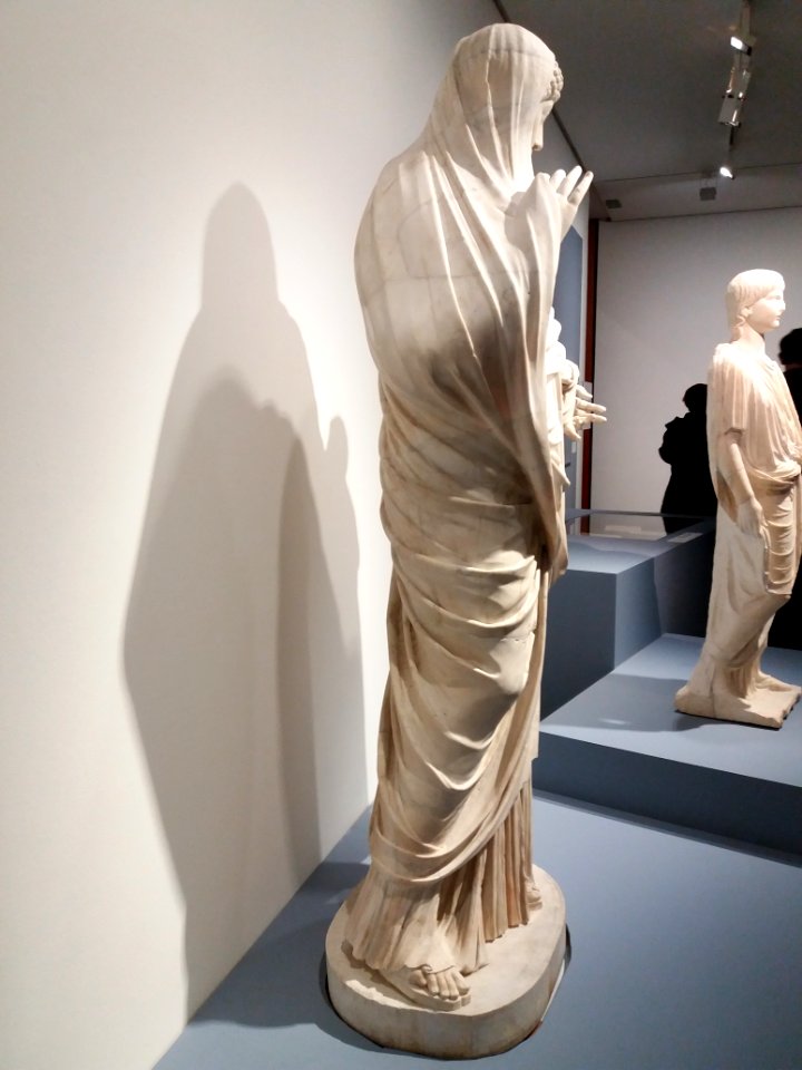 Messalina carrying Britannicus - MBA Lyon 2018, côté droit