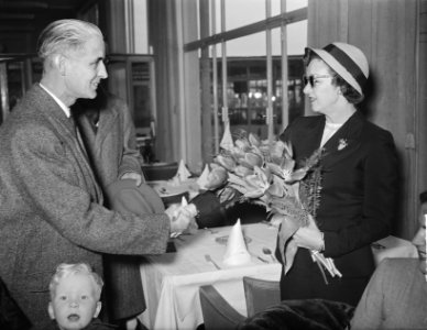 Mevrouw Dixie Lee Crosby op Schiphol, Bestanddeelnr 904-4719
