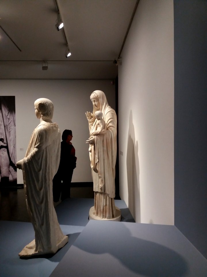 Messalina carrying Britannicus - MBA Lyon 2018, côté gauche