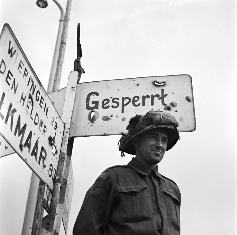 Met de bevrijding van Noord Nederland hebben de geallieerde troepen de stellinge, Bestanddeelnr 900-2691
