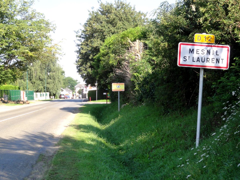 Mesnil-Saint-Laurent (Aisne) city limit sign