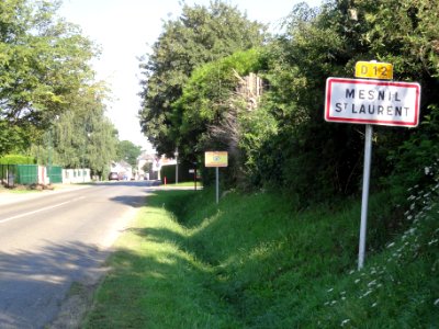 Mesnil-Saint-Laurent (Aisne) city limit sign