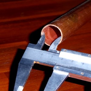 Messschieber misst Rohrinnendurchmesser