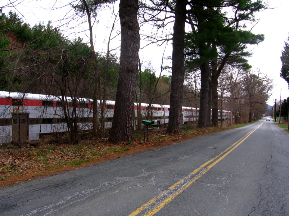 Metra cars in Van Deusenville 054