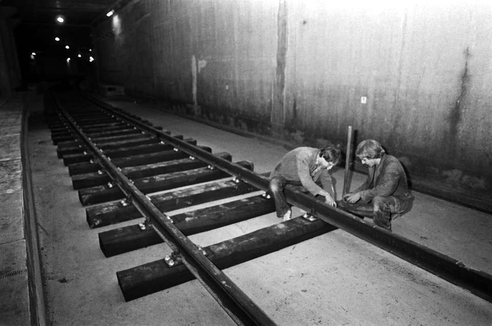 Metro's, spoorwegwerkers, Bestanddeelnr 930-4046