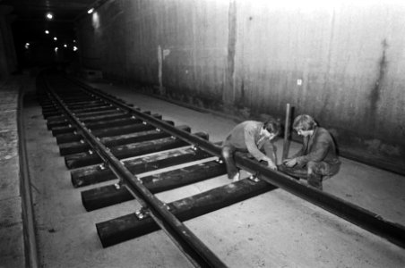Metro's, spoorwegwerkers, Bestanddeelnr 930-4046