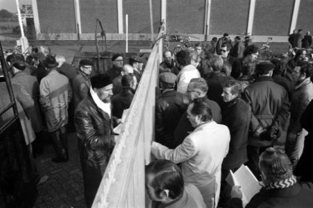 Metaalstakingen gaan door in de scheepsbouw stakers bij Wilton Fijenoord in Sch, Bestanddeelnr 925-3696
