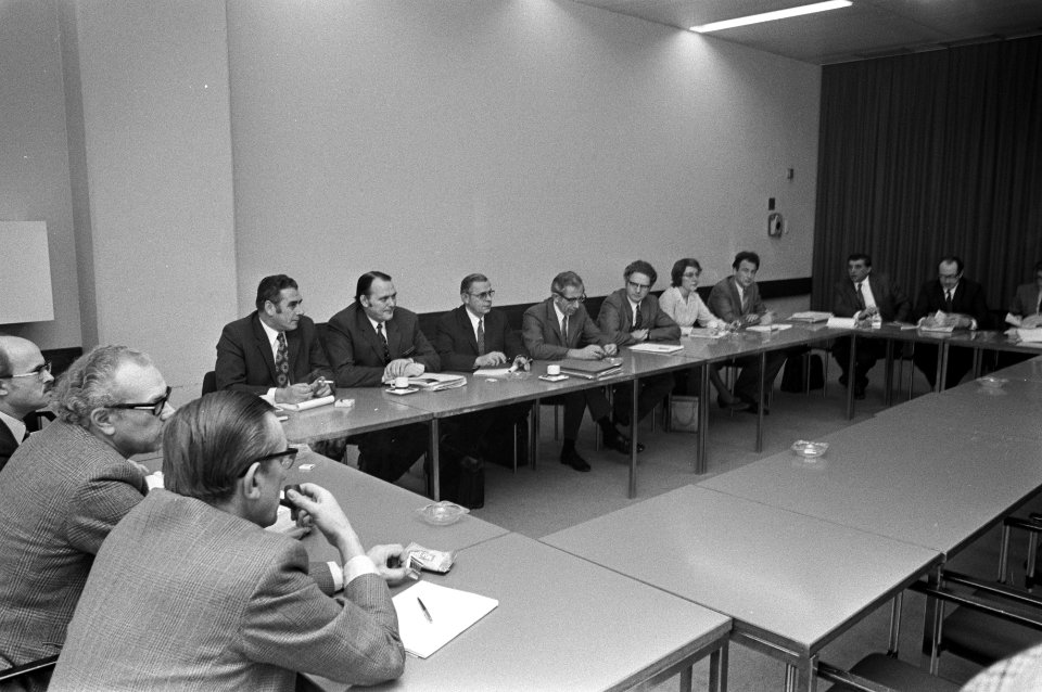 Metaalbonden en bemiddelaars in Utrecht bijeen ivm conflict in grootmetaal n, Bestanddeelnr 925-3851