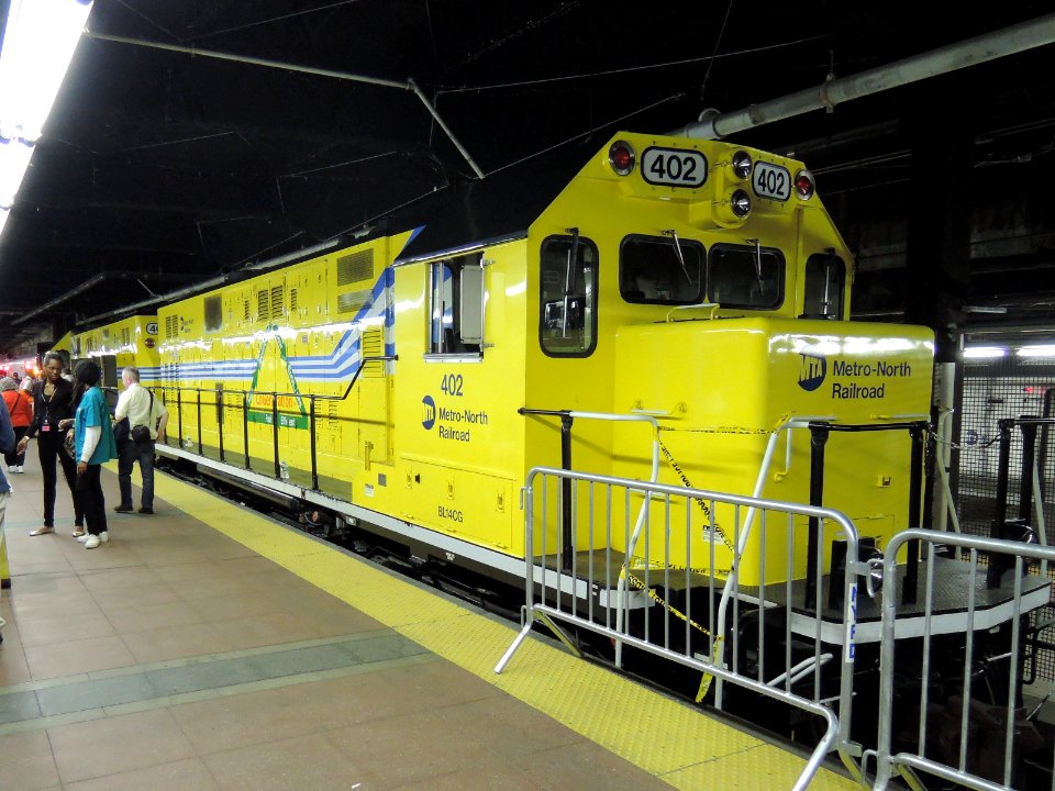 Metro North 402 front jeh