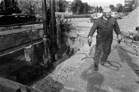 Metrobouw, Amsterdam stalen wand wordt gemaakt, Bestanddeelnr 923-8274