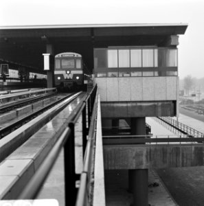 Metro Rotterdam Maas Station. Bovengronds station Zuidplein, Bestanddeelnr 920-8587