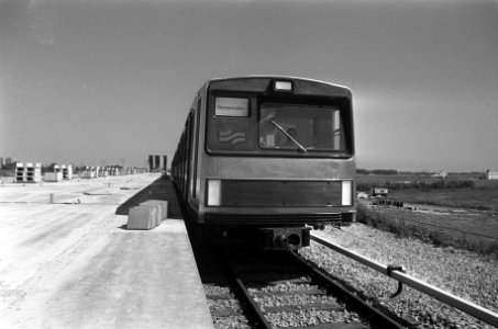 Metro rijdt proef over traject van 2 kilometer in de Bijlmermeer, Bestanddeelnr 926-6097