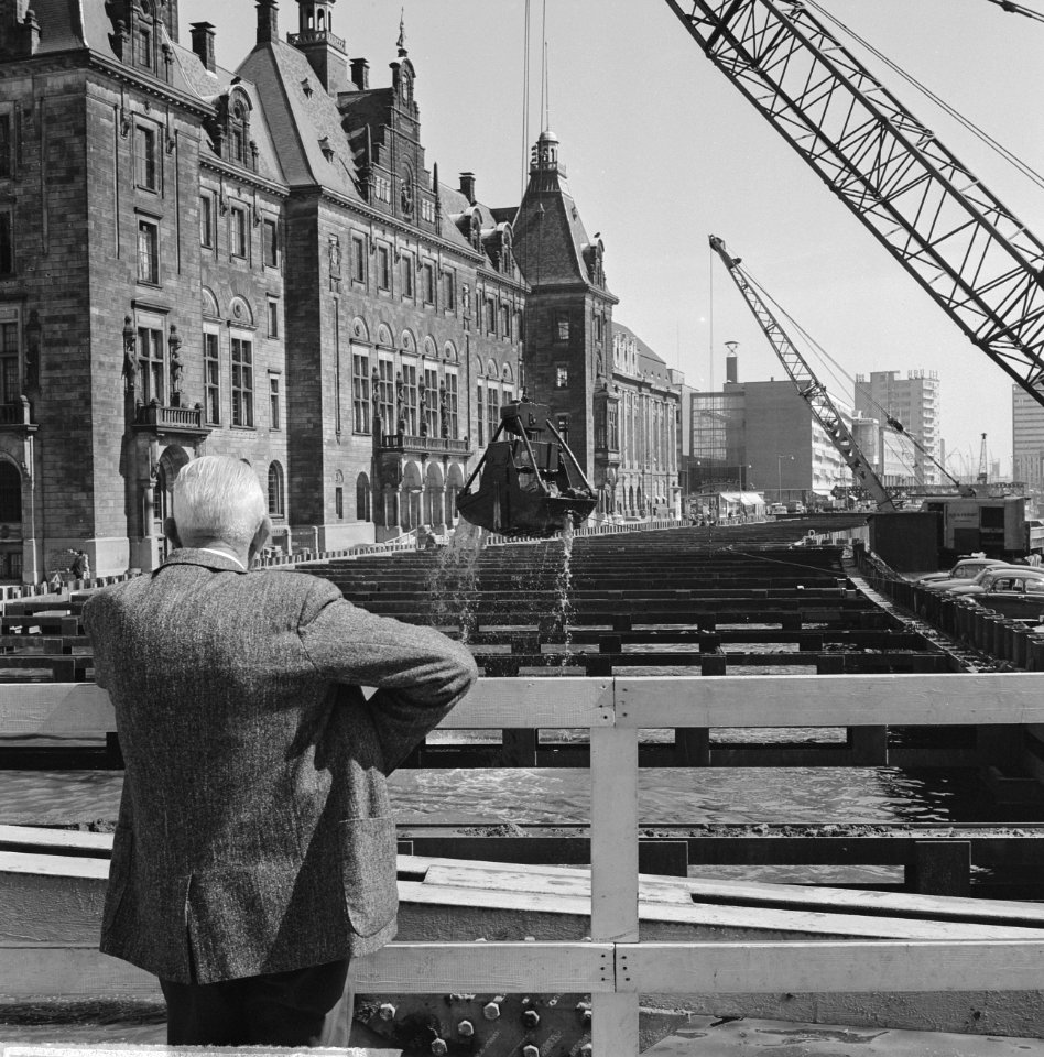 Metro in Rotterdam, de Coolsingel, in het midden het metrokanaal, Bestanddeelnr 915-2518