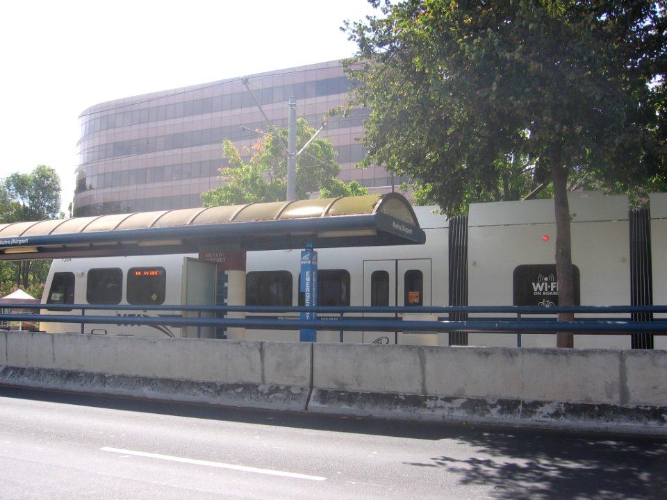 Metro-Airport (VTA) 1655 06