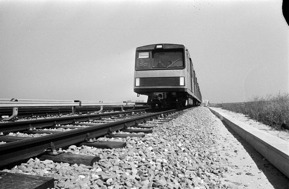 Metro rijdt proef over traject van 2 kilometer in de Bijlmermeer, Bestanddeelnr 934-6586