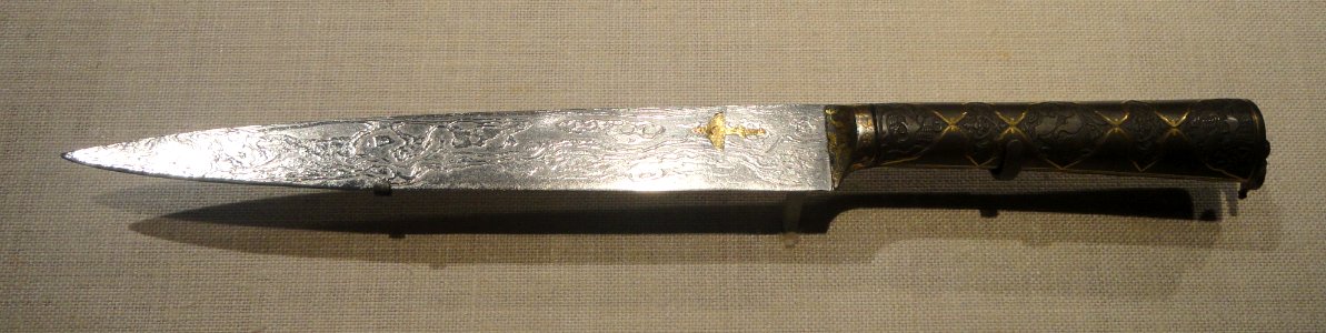 Meteoric iron dagger of Emperor Jahangir, Mughal dynasty, 1621, India, watered steel blade with meteoric iron, iron hilt, and gold inlay - Freer Gallery of Art - DSC05177