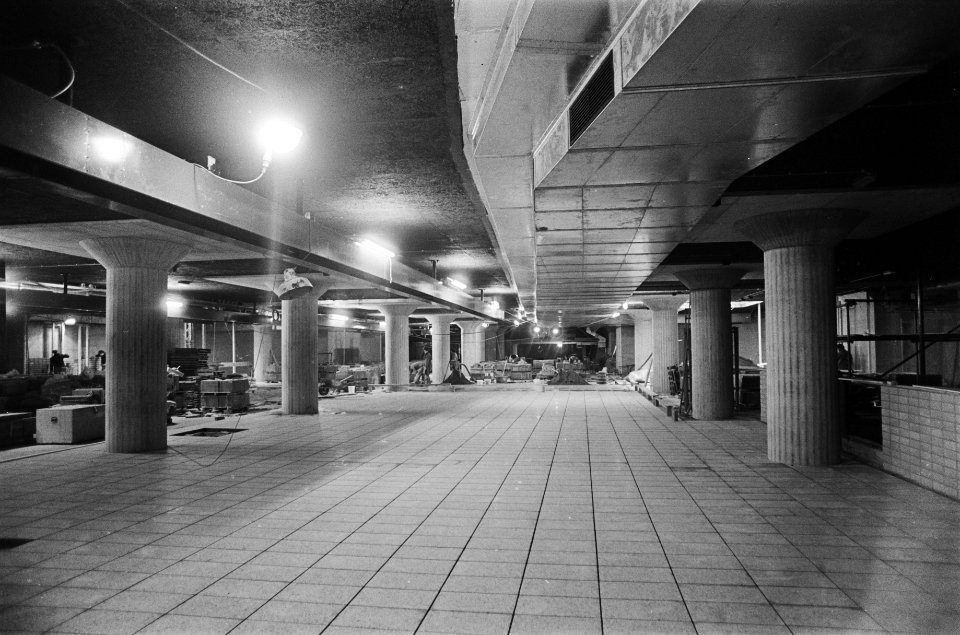 Metro diversen winkelpassage in metrostation Weesperplein, Bestanddeelnr 928-9615
