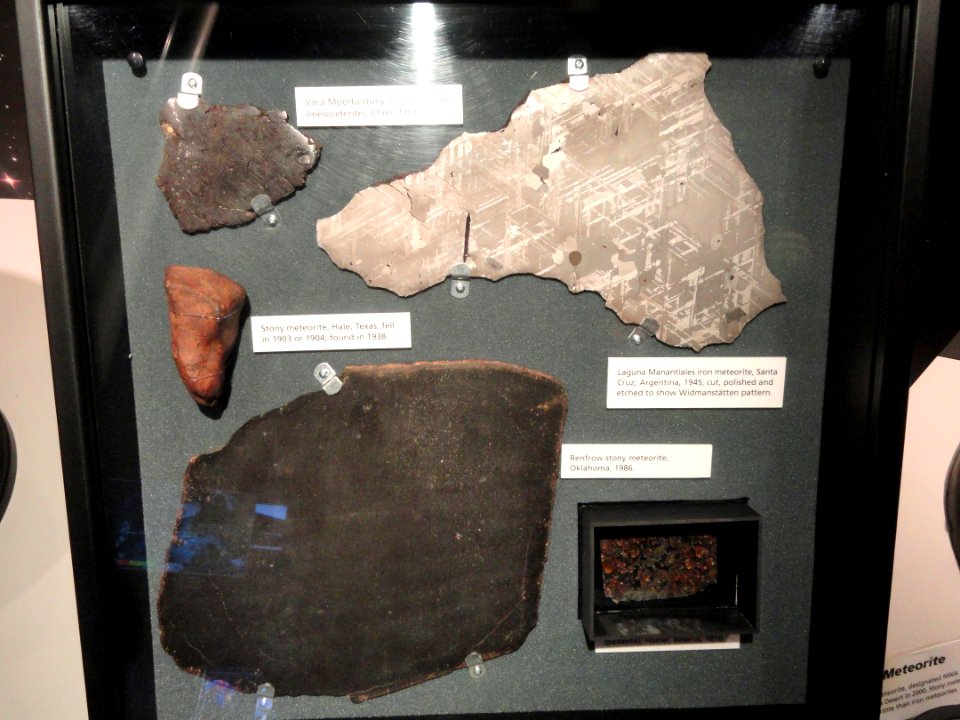 Meteorite exhibit - Springfield Science Museum - Springfield, MA - DSC03391