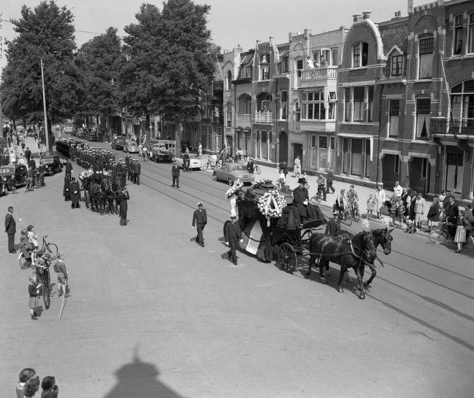 Marvo begrafenis Adelborst Hendriks , Den Haag, Bestanddeelnr 906-6126