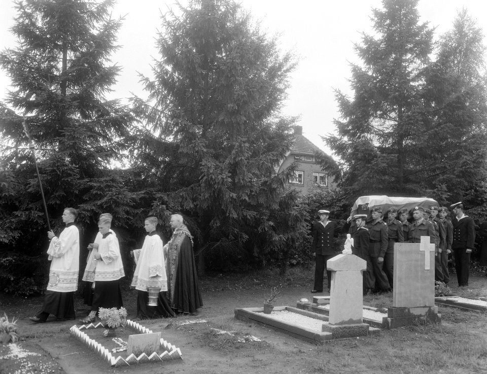 Marvo begrafenis matroos A. J. Haas , Nijverdal, Bestanddeelnr 906-6612