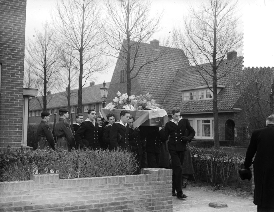 Marvo begrafenis Matroos I. B. F. Otinga , Den Helder, Bestanddeelnr 906-9252
