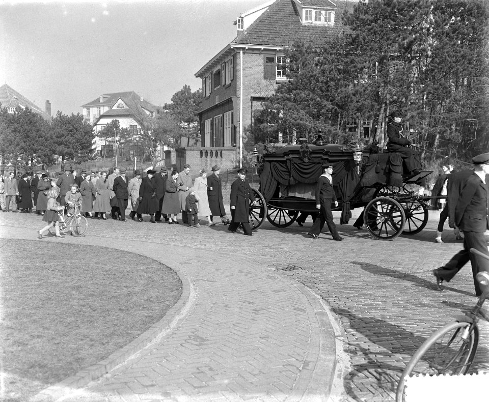 Marvo begrafenis Mil. werkman Cornelis van der Wiel te Noordwijk aan Zee, Bestanddeelnr 906-3345