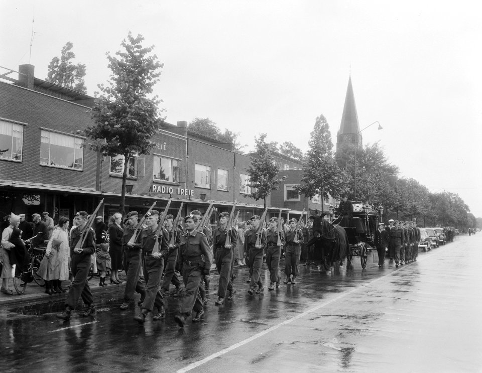Marvo begrafenis matroos A. J. Haas , Nijverdal, Bestanddeelnr 906-6613
