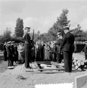 Marvo begrafenis Amsterdam, vliegtuigmaker M. K. Bosch, Bestanddeelnr 907-3350
