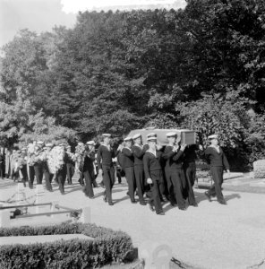 Marvo begrafenis Amsterdam, vliegtuigmaker M. K. Bosch, Bestanddeelnr 907-3347