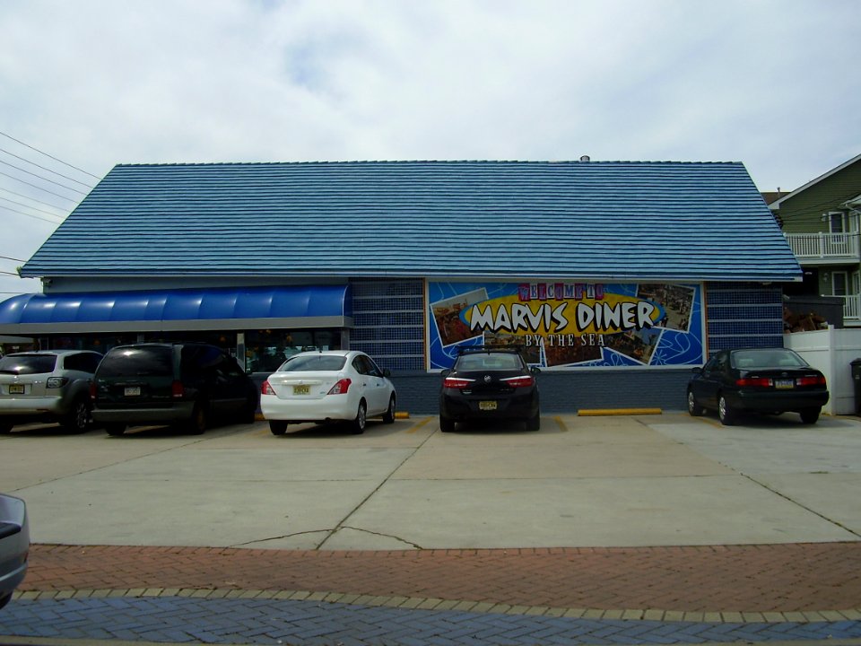 MarvisDinerBytheSea